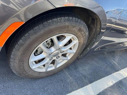Used 2022 Chrysler Pacifica Touring-L FWD image 4