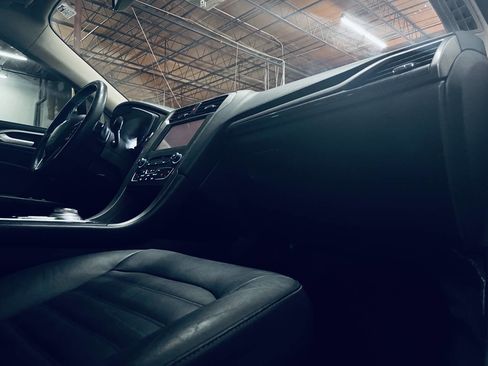 Used 2018 Ford Fusion SE w/ Fusion SE Technology Package FWD image 26