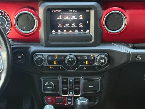Used 2020 Jeep Gladiator Rubicon w/ Cold Weather Group AWD/4WD image 20