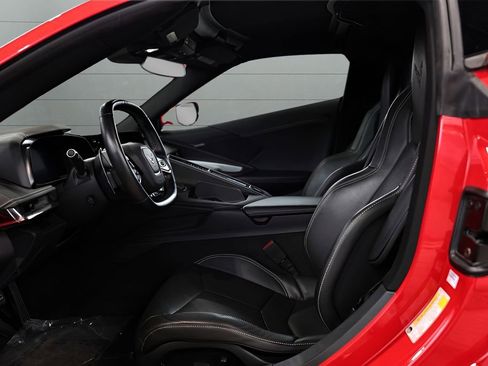 Used 2021 Chevrolet Corvette Stingray Coupe w/ Engine Appearance Package image 31