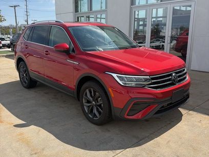 Used 2022 Volkswagen Tiguan SE w/ Panoramic Sunroof Package
