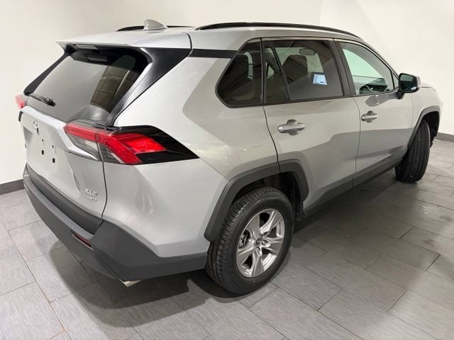 Used 2025 Toyota RAV4 XLE AWD/4WD image 5
