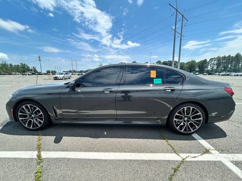 Used 2021 BMW 750i xDrive w/ M Sport Package AWD/4WD image 5