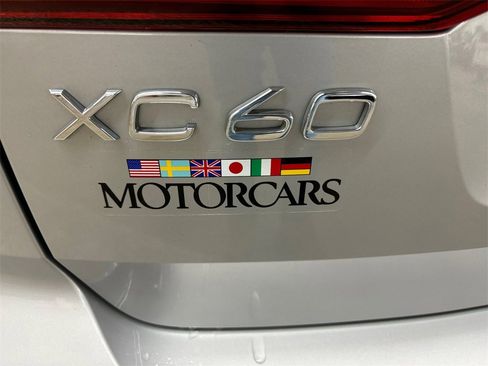 Certified 2022 Volvo XC60 B6 R-Design w/ Advanced Package image 32