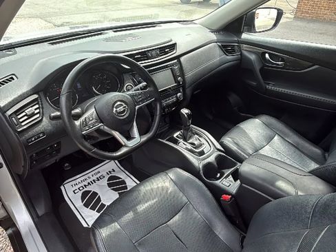 Used 2018 Nissan Rogue SV w/ Sun & Sound Touring Package image 23