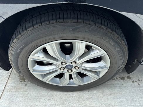 Used 2020 Ford Edge Titanium image 19