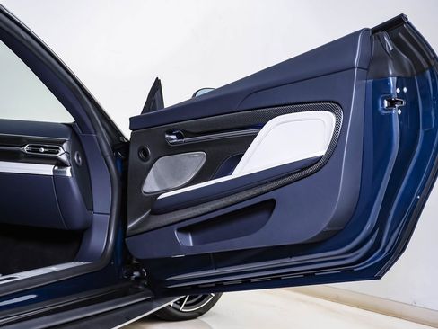 Used 2025 Aston Martin Vanquish image 21