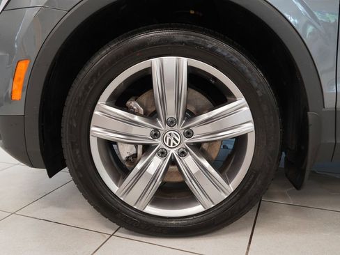 Used 2021 Volkswagen Tiguan SEL w/ 3rd Row Seat Package AWD/4WD image 17