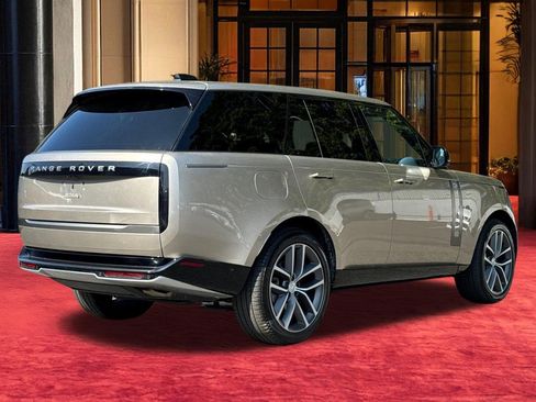 Used 2024 Land Rover Range Rover SE AWD/4WD image 9