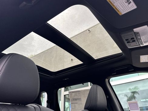 New 2025 Mitsubishi Outlander SEL image 16