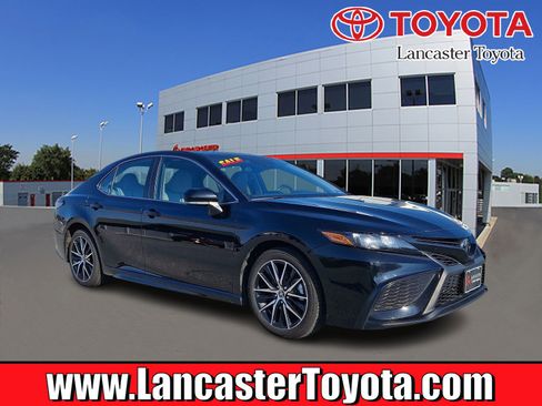Used 2024 Toyota Camry SE image 1