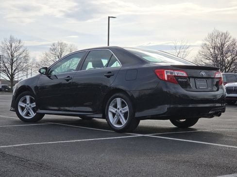 Used 2014 Toyota Camry SE image 12