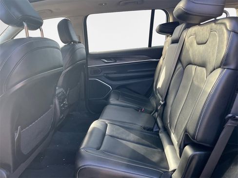 Used 2022 Jeep Grand Cherokee L Limited image 24