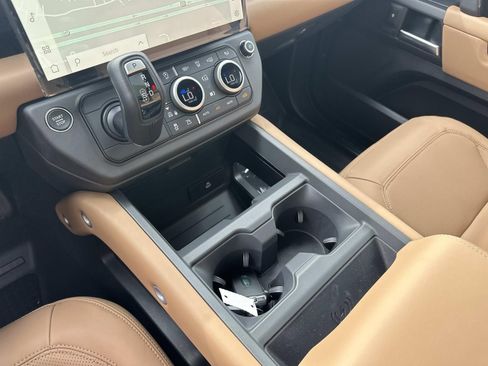 New 2026 Land Rover Defender 110 X-Dynamic SE AWD/4WD image 17