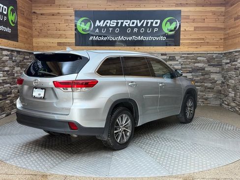 Used 2018 Toyota Highlander XLE AWD/4WD image 24