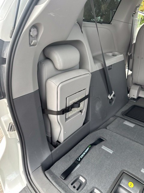Used 2019 Toyota Sienna XLE w/ XLE Navigation Package FWD image 5