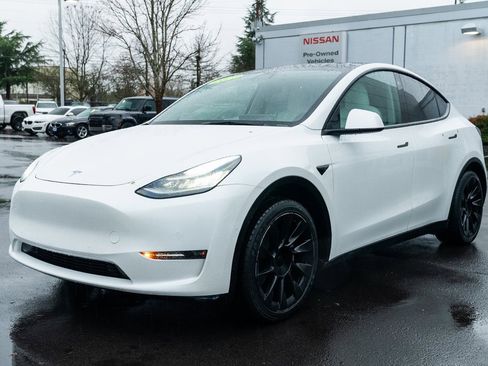 Used 2021 Tesla Model Y Long Range image 3