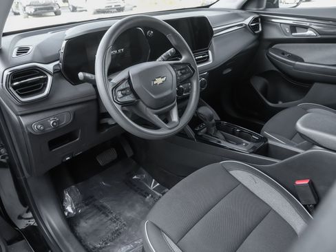 Used 2025 Chevrolet TrailBlazer LT AWD/4WD image 6
