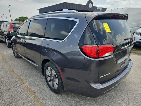 Used 2018 Chrysler Pacifica Limited w/ Advanced Safetytec Group FWD image 6