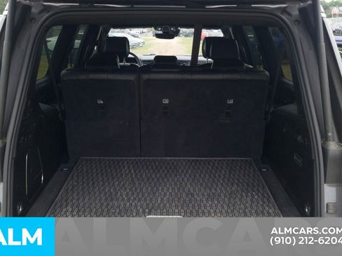 Used 2024 Jeep Wagoneer L Series II w/ Flexible Seating Group RWD image 9