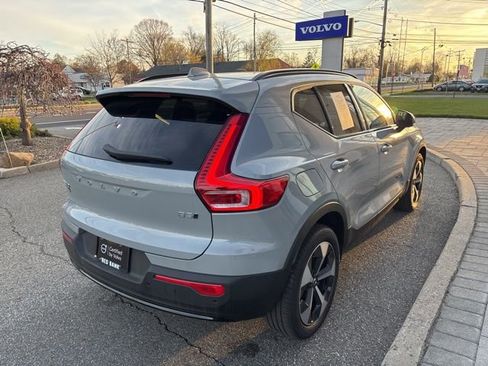 Used 2025 Volvo XC40 B5 Plus image 5
