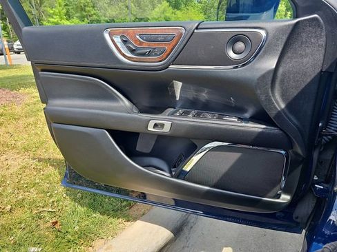 Used 2018 Lincoln Continental Reserve FWD image 27