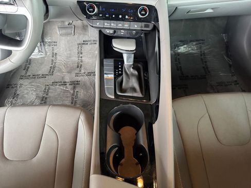 Used 2025 Hyundai Elantra SEL image 41