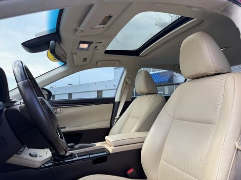 Used 2017 Lexus ES 350 w/ Premium Package image 16