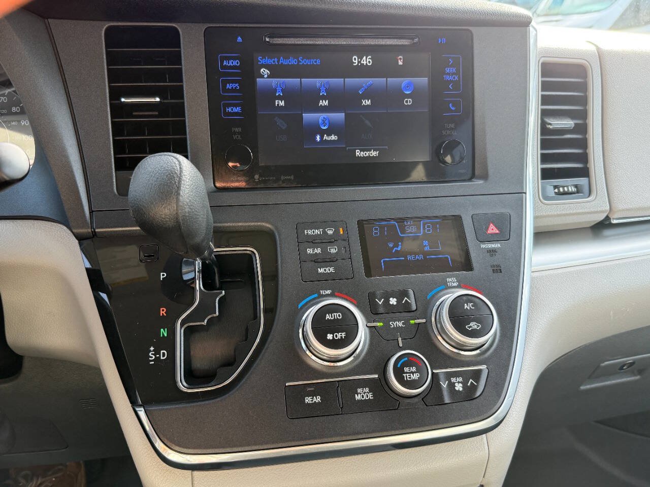 Used 2017 Toyota Sienna LE FWD image 32