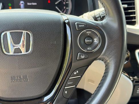 Used 2016 Honda Pilot Touring image 22