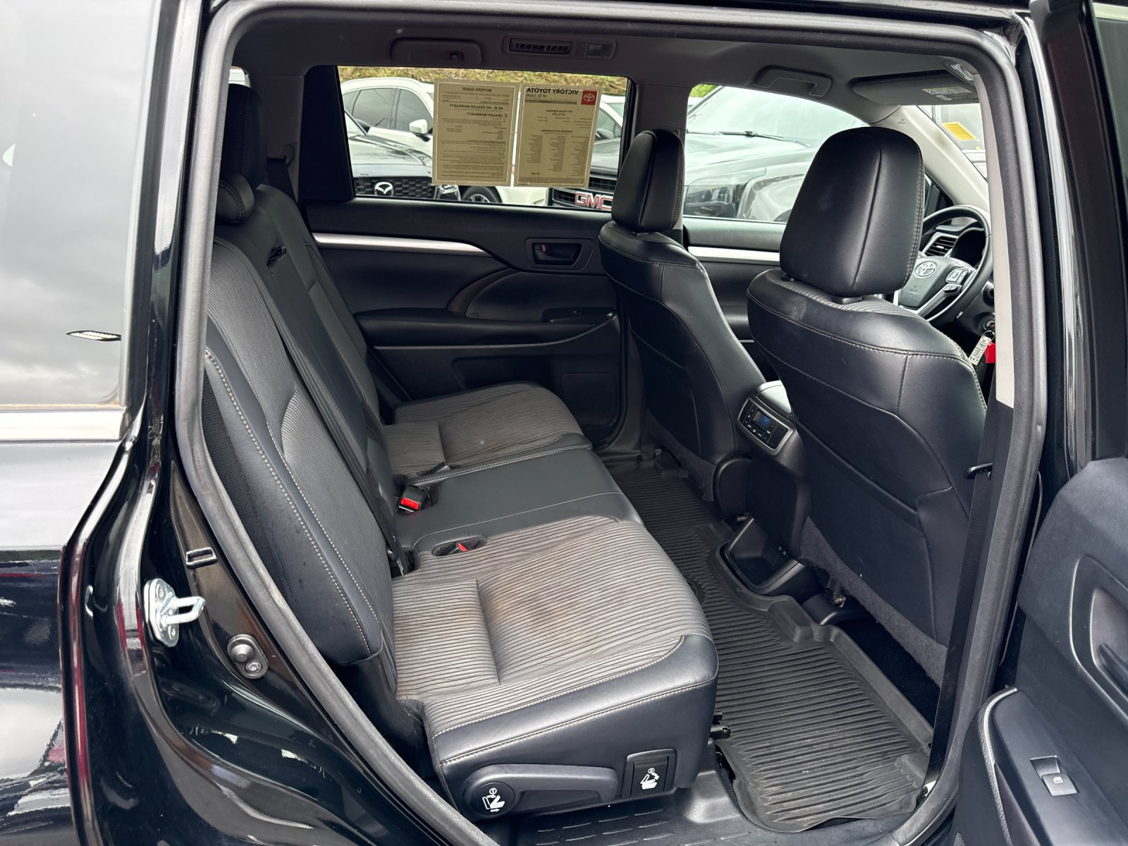 Used 2017 Toyota Highlander Plus AWD/4WD image 24