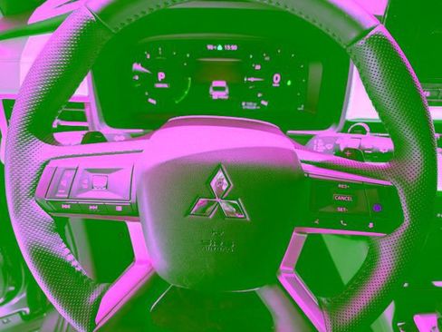 Used 2025 Mitsubishi Outlander SEL FWD image 23