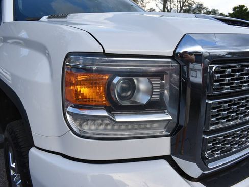 Used 2019 GMC Sierra 2500 Denali w/ Duramax Plus Package AWD/4WD image 44