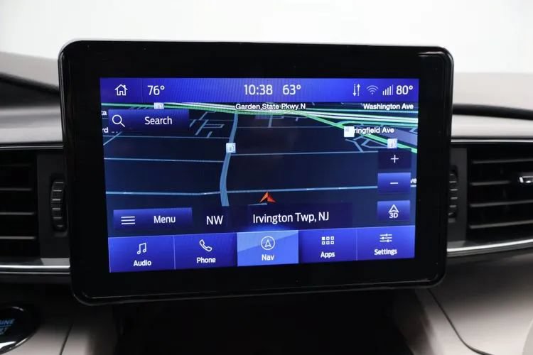 Used 2023 Ford Explorer XLT w/ Equipment Group 202A AWD/4WD image 32