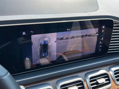 Used 2024 Mercedes-Benz GLS 450 4MATIC image 25