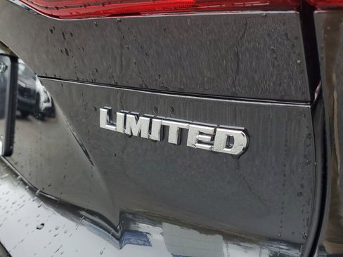 Used 2024 Toyota Venza Limited image 7