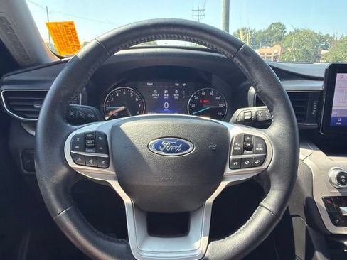 Used 2023 Ford Explorer XLT w/ Equipment Group 202A AWD/4WD image 12