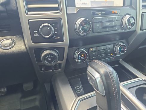 Used 2020 Ford F150 Platinum w/ Equipment Group 701A Luxury AWD/4WD image 24