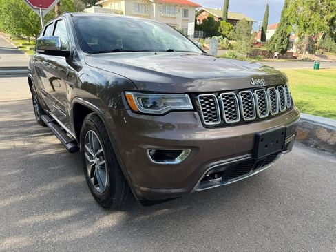 Used 2018 Jeep Grand Cherokee Overland AWD/4WD image 7