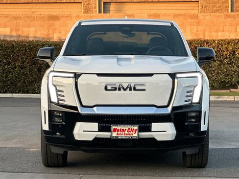 New 2025 GMC Sierra EV Denali AWD/4WD image 9