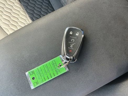 Used 2019 Chevrolet Equinox LT w/ Driver Convenience Package FWD image 23