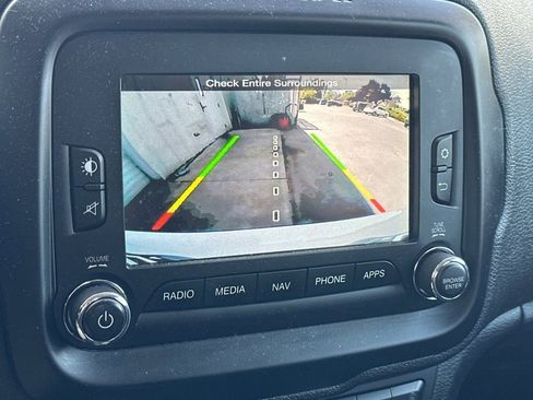 Used 2017 Jeep Renegade Latitude AWD/4WD image 19