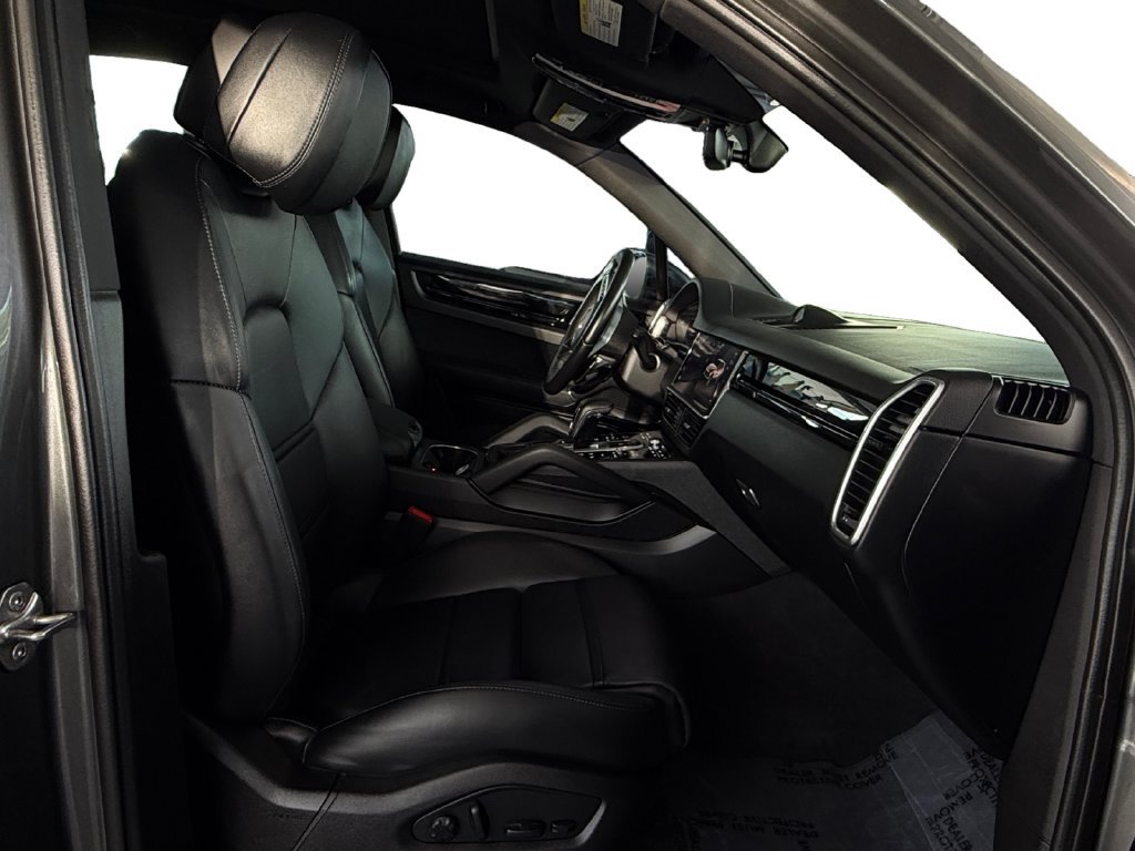 Used 2022 Porsche Cayenne AWD/4WD image 17