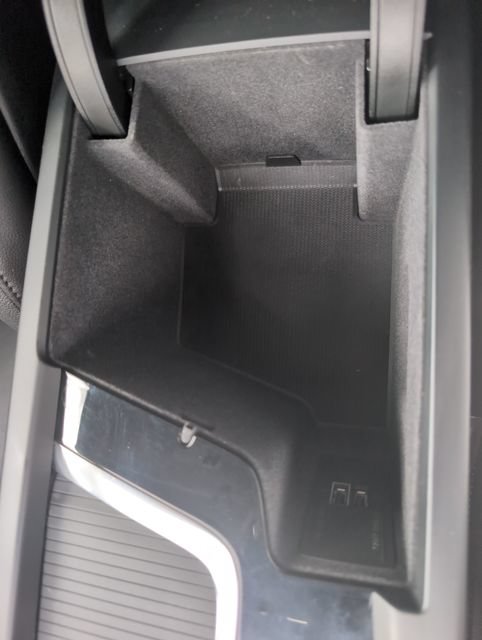 Used 2019 Volvo XC60 T6 Momentum w/ Multimedia Package AWD/4WD image 28