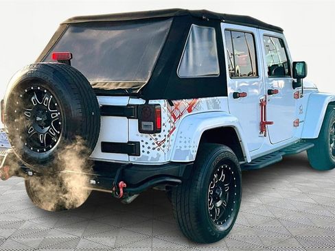 Used 2016 Jeep Wrangler Unlimited Sahara image 2