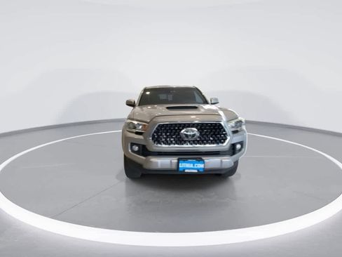 Used 2019 Toyota Tacoma TRD Sport AWD/4WD image 3