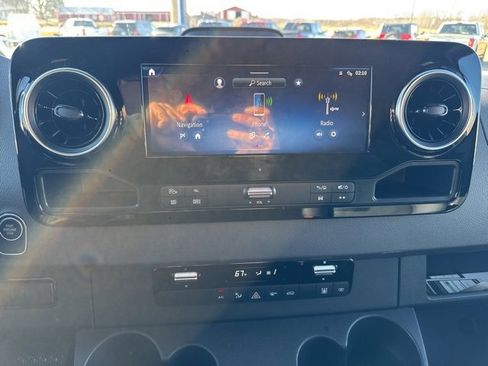 Used 2025 Mercedes-Benz Sprinter 2500 image 32