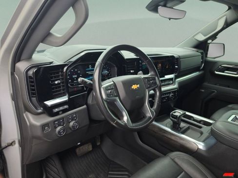 Used 2022 Chevrolet Silverado 1500 LTZ w/ LTZ Premium Package AWD/4WD image 13