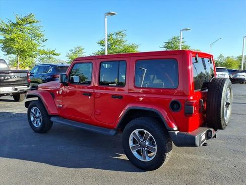 Used 2018 Jeep Wrangler Unlimited Sahara AWD/4WD image 9