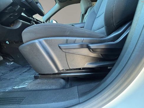 Used 2025 Chevrolet Equinox LT image 8